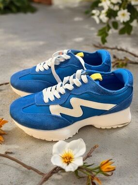 Steve Madden Blue and White Athletic Sneakers